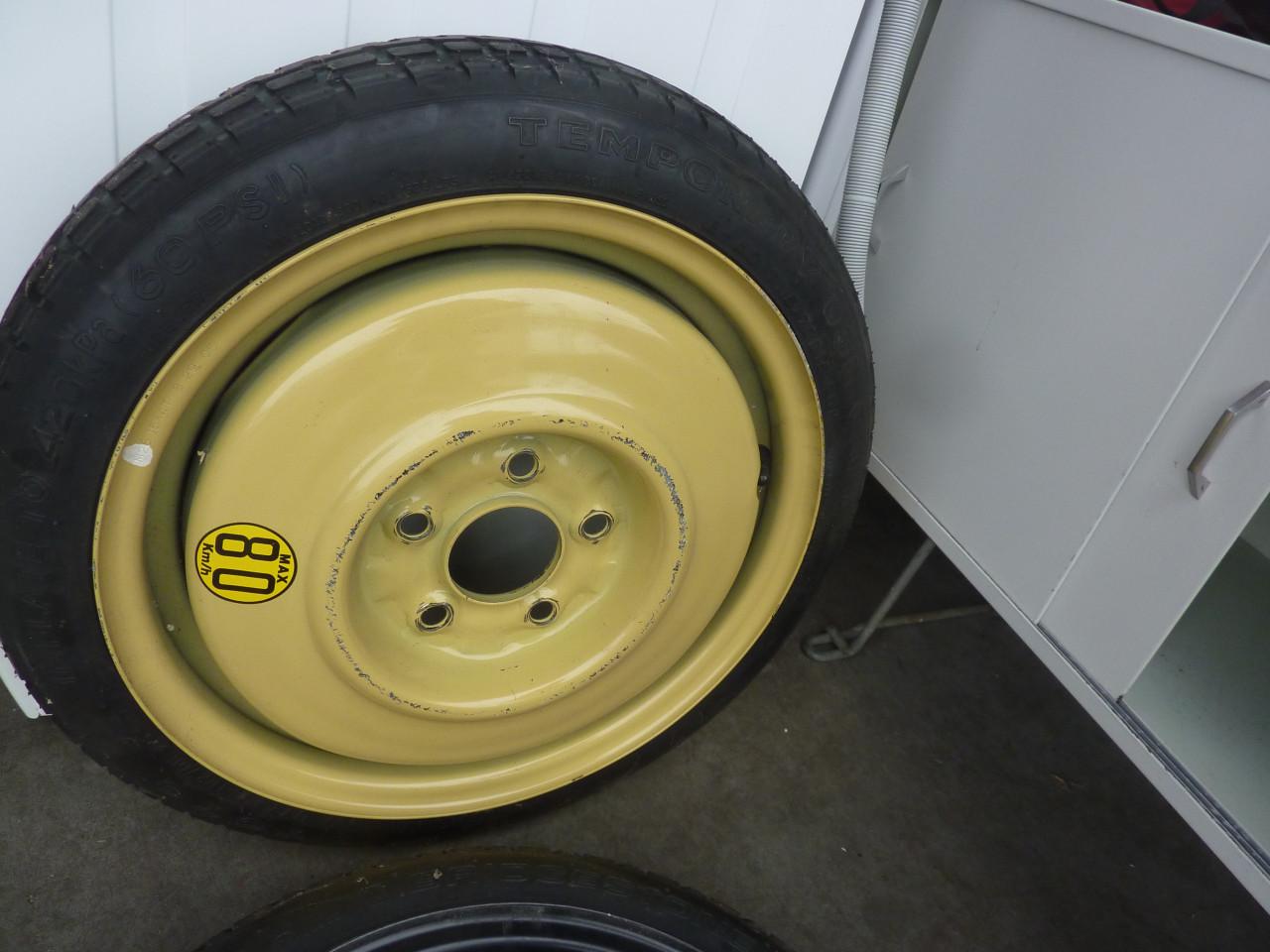 Autobanden "thuiskomertjes" met krik