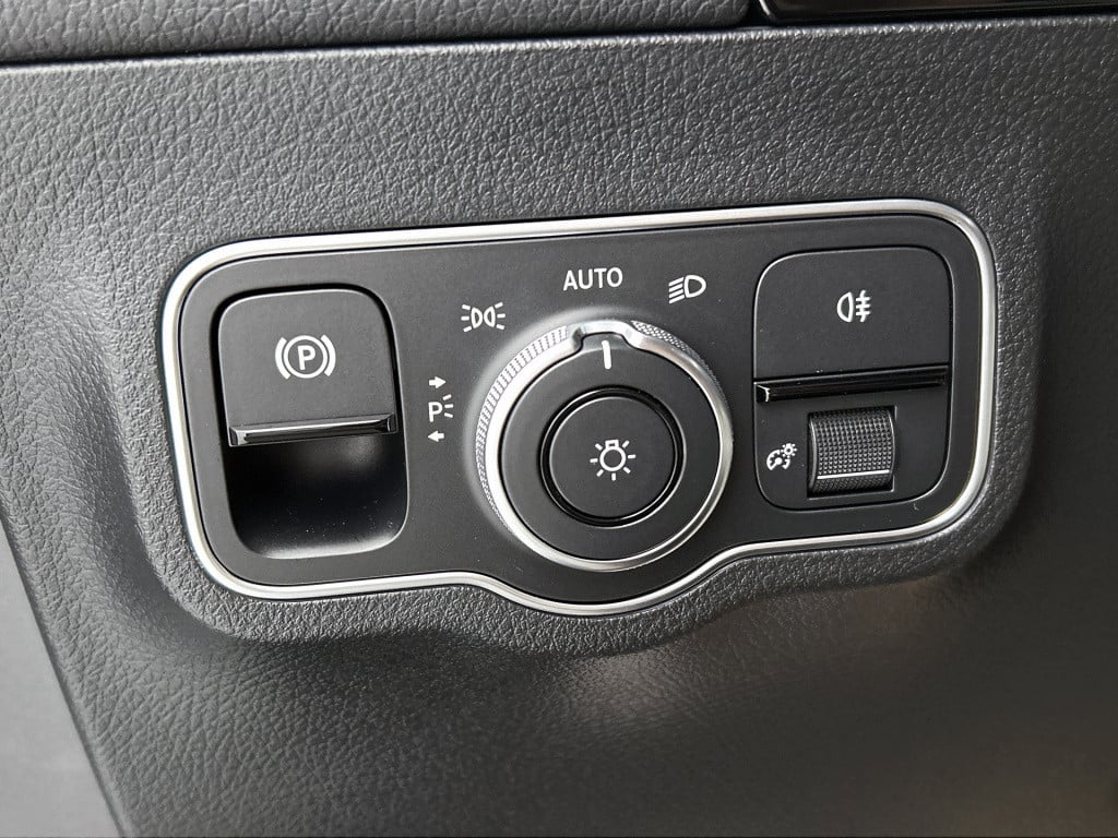 Mercedes-Benz Eqa 250+ business solution amg 71 kwh | trekhaak | nightpakke