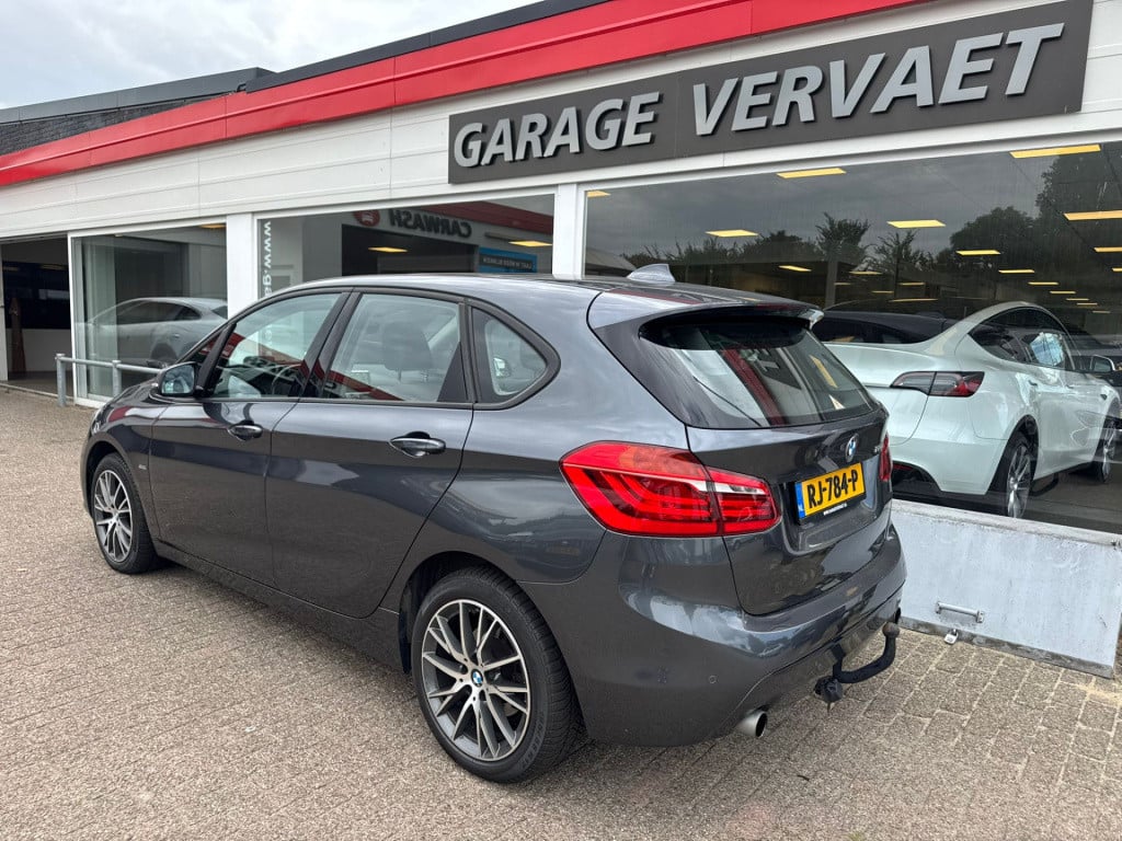 BMW 2-serie active tourer 220i high executive