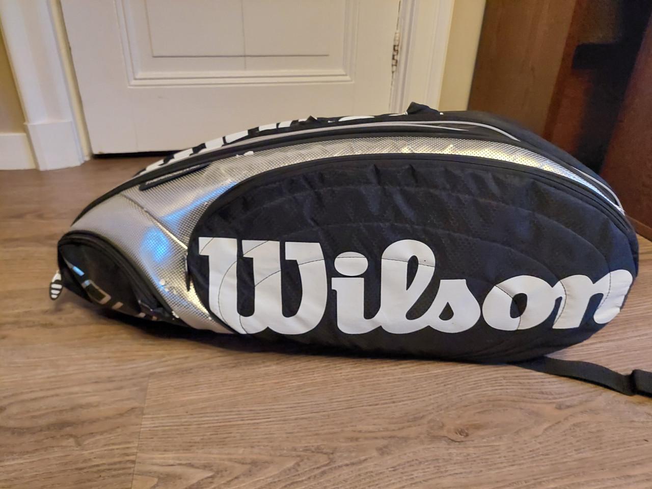 3 Wilson tennisrackets met tas en 11 balletjes