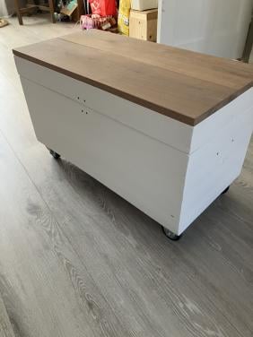 Houten kist  op wielen