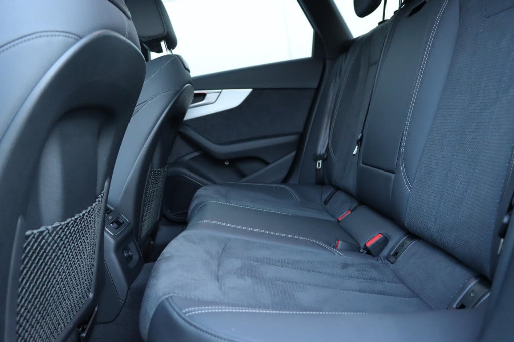 Audi A4 avant 35 tfsi s edition competition