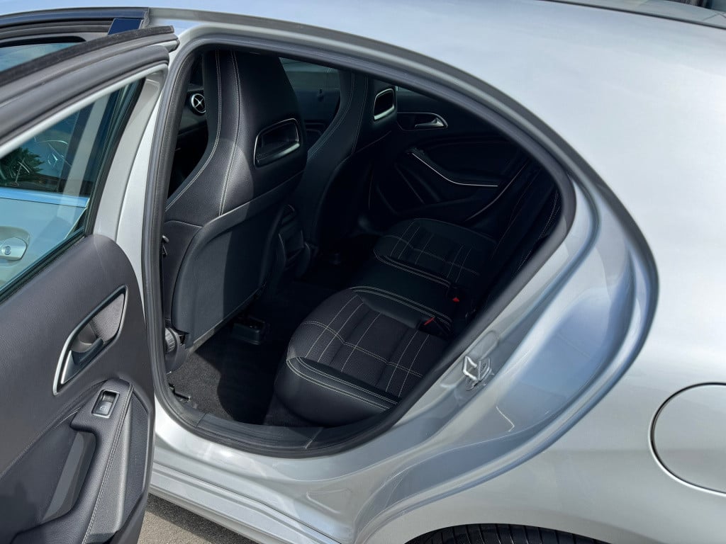 Mercedes-Benz A-Klasse 180 urban , apple-carplay / panorama dak