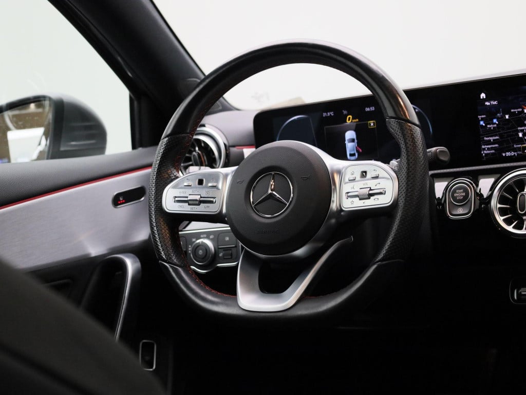 Mercedes-Benz A-Klasse 180 business solution amg | automaat | lmv | panoram