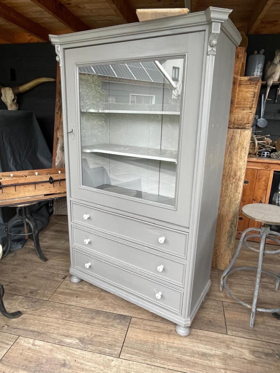 Vitrine kast / glazen kast met lades