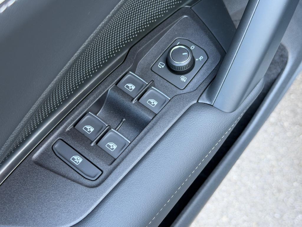 Volkswagen Tiguan 1.5 ehybrid elegance | panoramadak | iq light | dode hoek