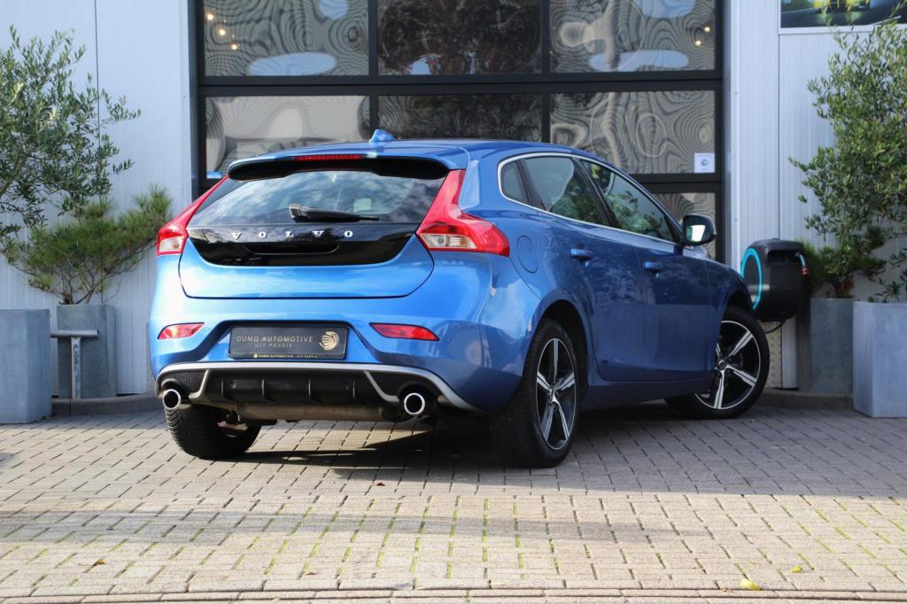 Volvo V40 2.0 t2 r-design - leder/alcantara - harman kardon - led - navi - 