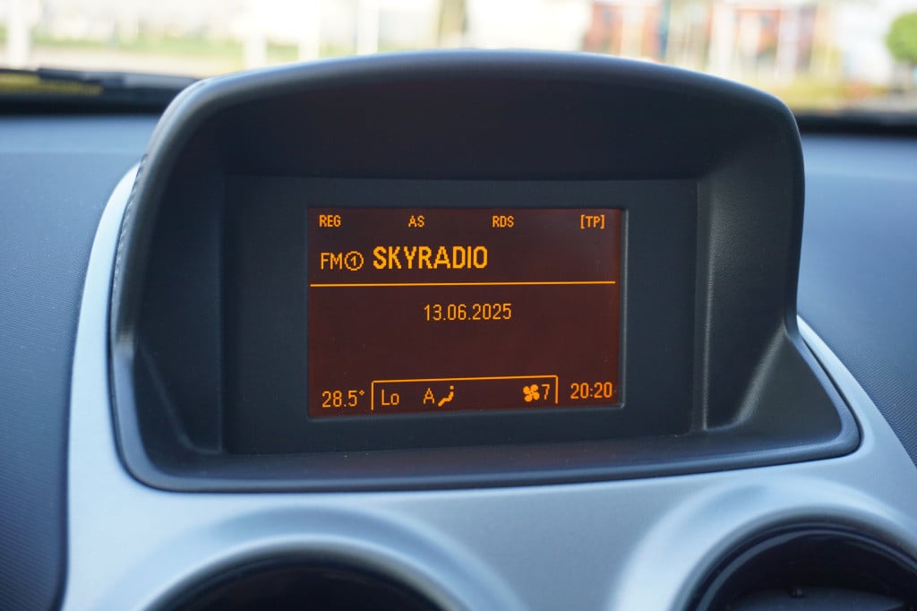 Opel Corsa 1.4-16v sport airco / cruise / elektr. ramen / trekhaak / nap