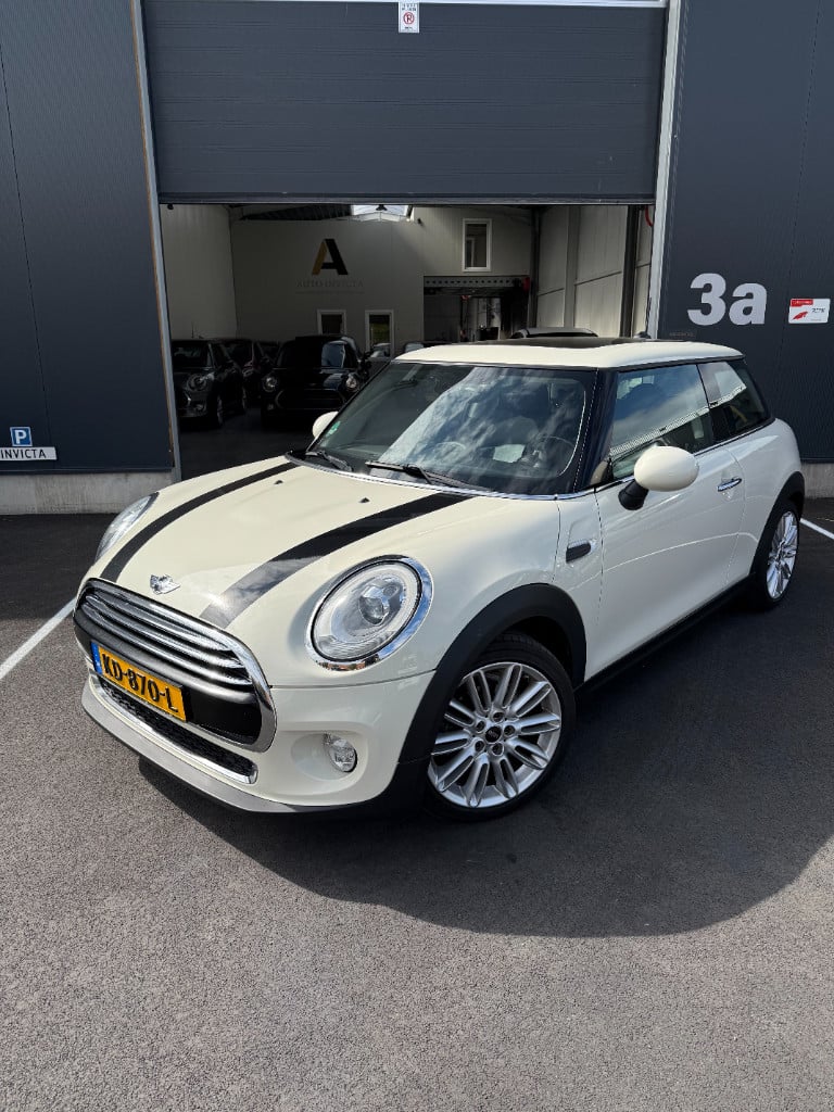 Mini Cooper 1.5 - chili - pano