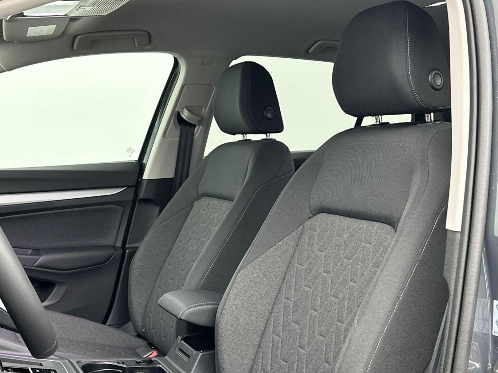 Volkswagen Golf life edition plug in hybride 204 pk