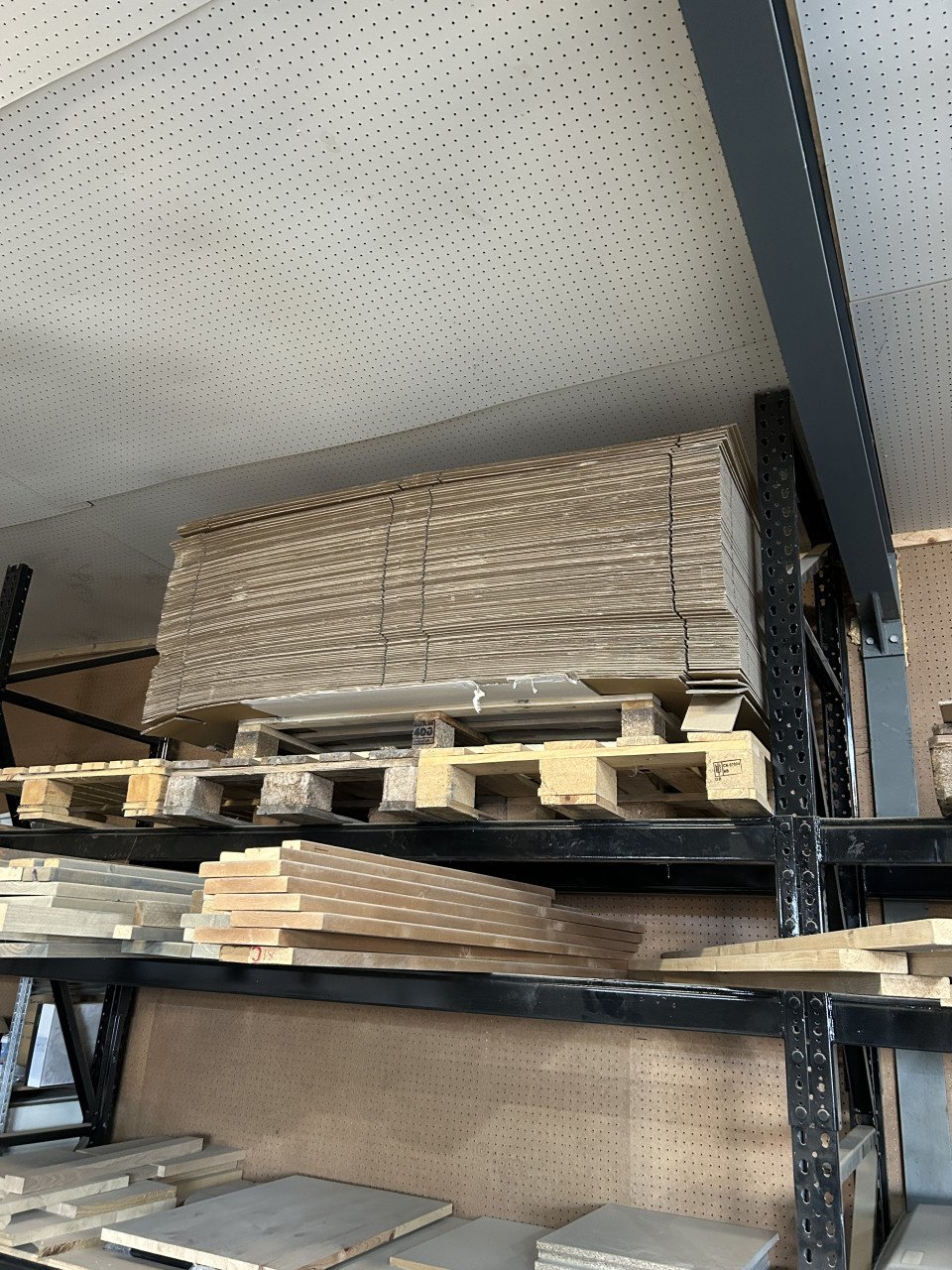 Partij dozen en inpakmateriaal