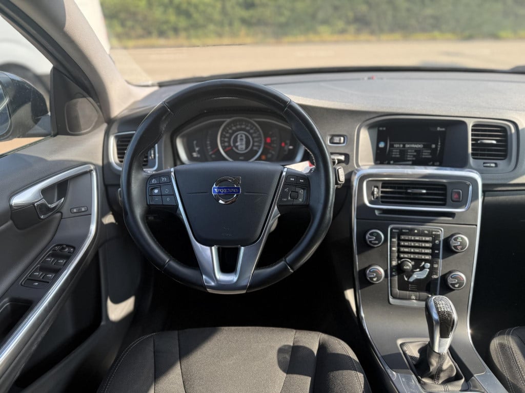 Volvo V60 2.0 d3 summum pdc stoelverwarming