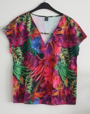 Gekleurd shirt  met boemen maat m