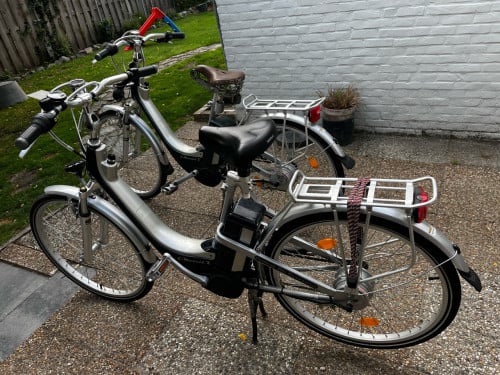 2 x Oude elektrische fietsen, Batterijen moeten gerepareed worden