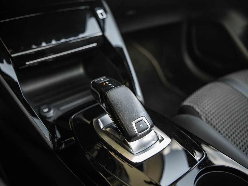 Peugeot 208 1.2 puretech 100pk gt-line automaat