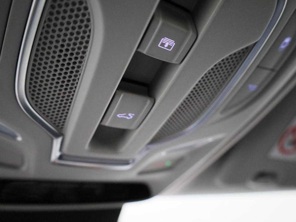 MG Zs Ev long range luxury 70 kwh | panoramadak | leder | apple carplay - a
