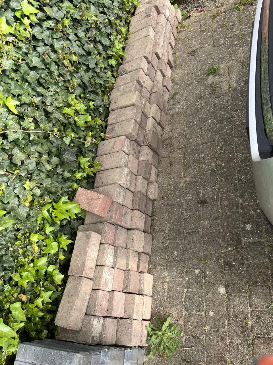 Straatklinkers ruim 100 stuks