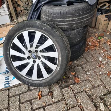 Mooie 17 inch (5x108) velgen