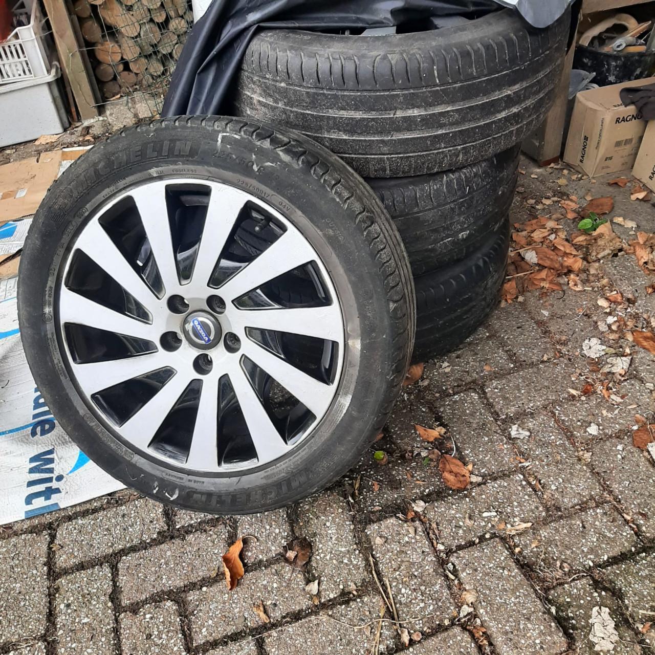 Mooie 17 inch (5x108) velgen