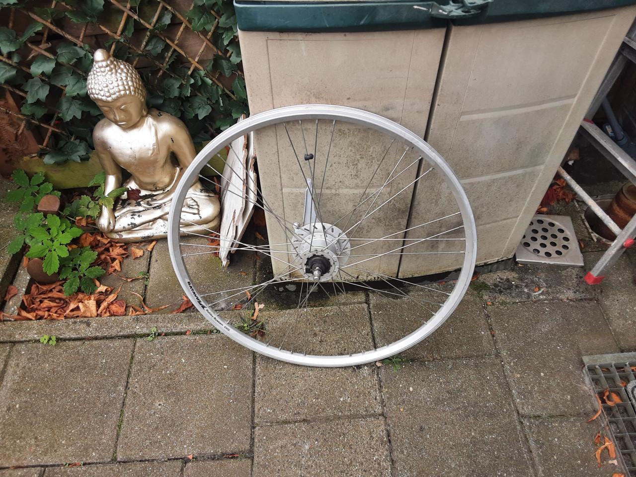 Batavus 28 inch shimano voorwiel, naafdynamo, rollerbrake rem
