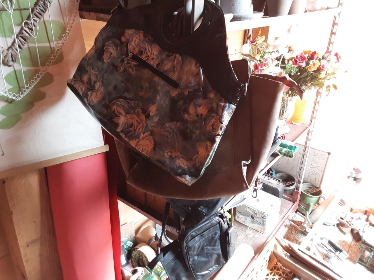 Heel veel tassen ook echt leren de meeste 2 euro per stuk