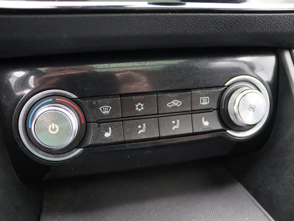 MG Zs-ev mg luxury 45 kwh | automaat | panorama dak | leder | navigatie | a