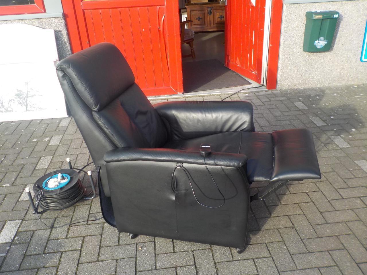 Leren zwarte elektrische sta-op relax fauteuil in goede staat