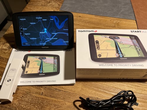 TomTom start 62, 48 landen z.g.a.n. groot scherm met zuignap Nwprijs 155 e