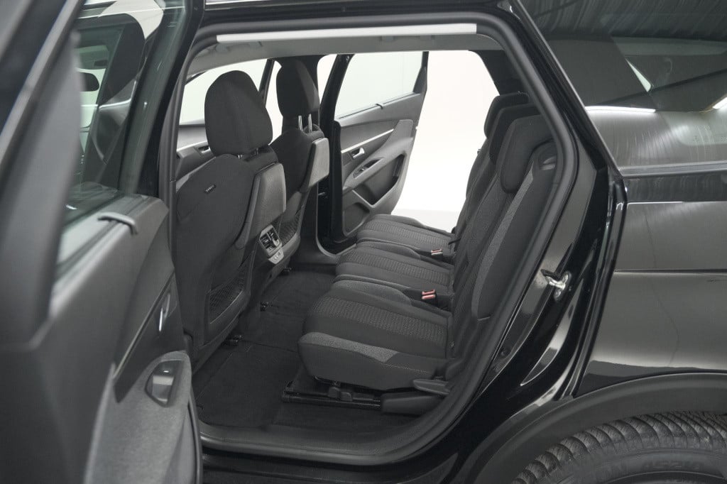 Peugeot 5008 puretech 130 eat8 active | 7 zitplaatsen | camera | navigatie 
