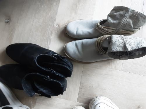 Keurige  als nieuw zwarte dames laarsjes mt 39