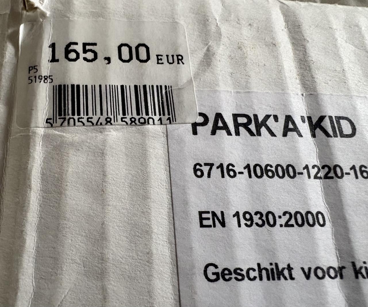 Zwarte metalen grondbox