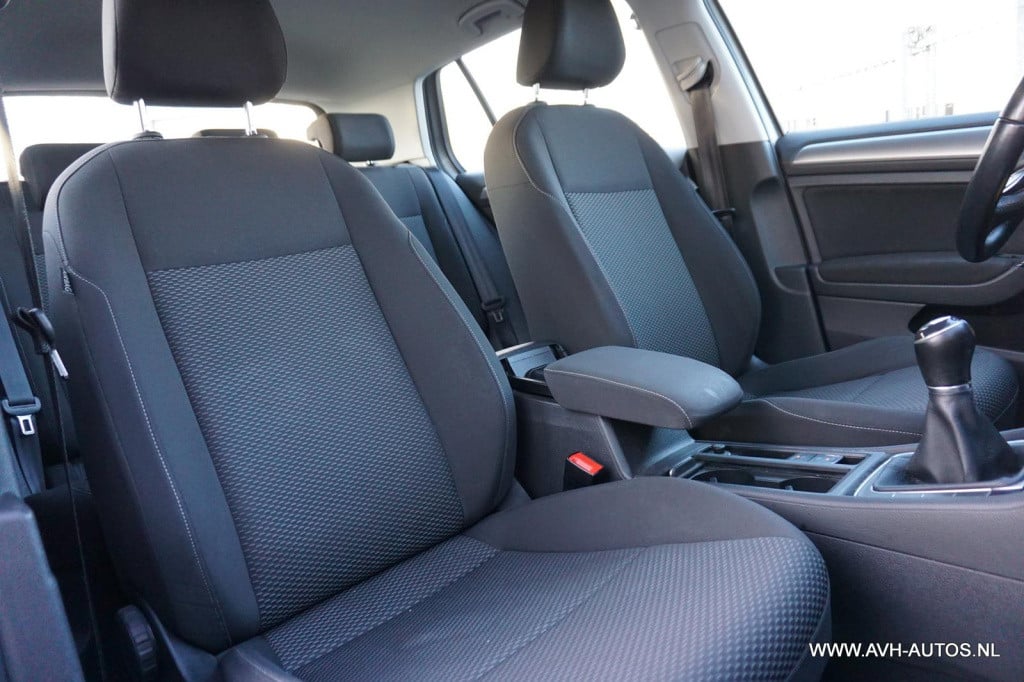 Volkswagen Golf 1.0 tsi trendline