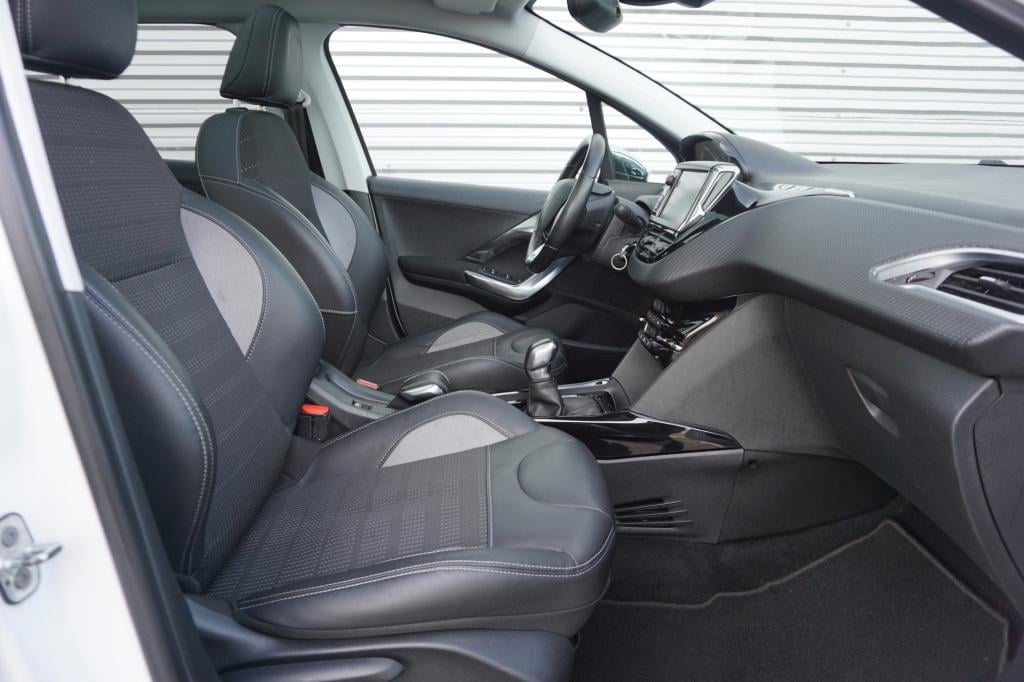 Peugeot 2008 1.2 puretech allure climate / navi / cruise / pano / parkeers.