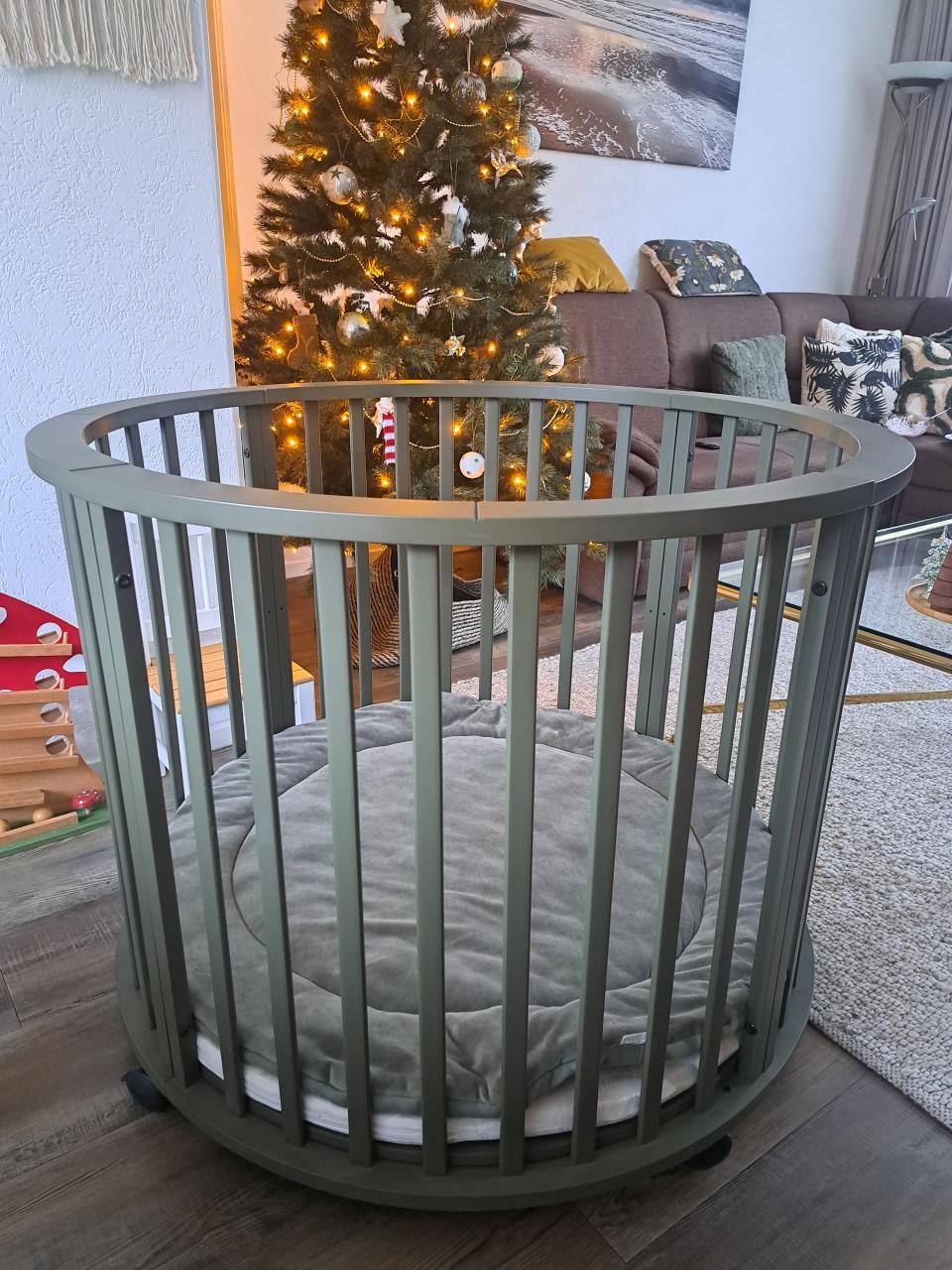 Bopita ronde box met wieltjes, incl. Meyco boxkleed en matras