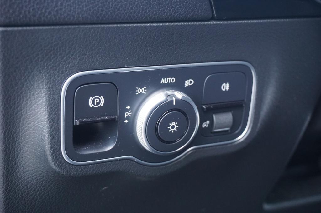 Mercedes-Benz B-Klasse 220 launch edition premium plus climate / navi / pan