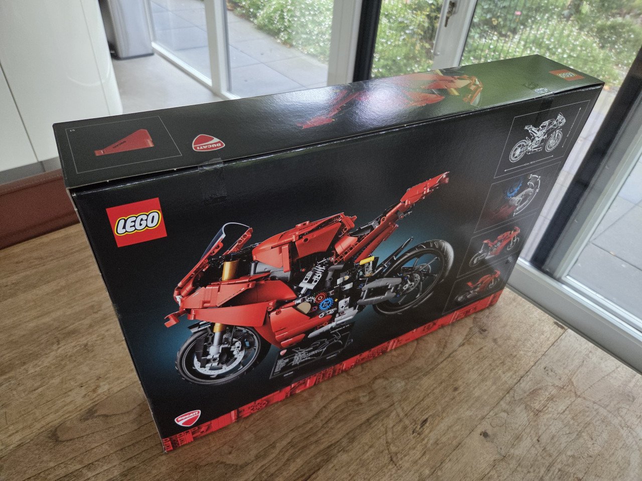 Lego Technic 42202 Ducati Panigale V4 S