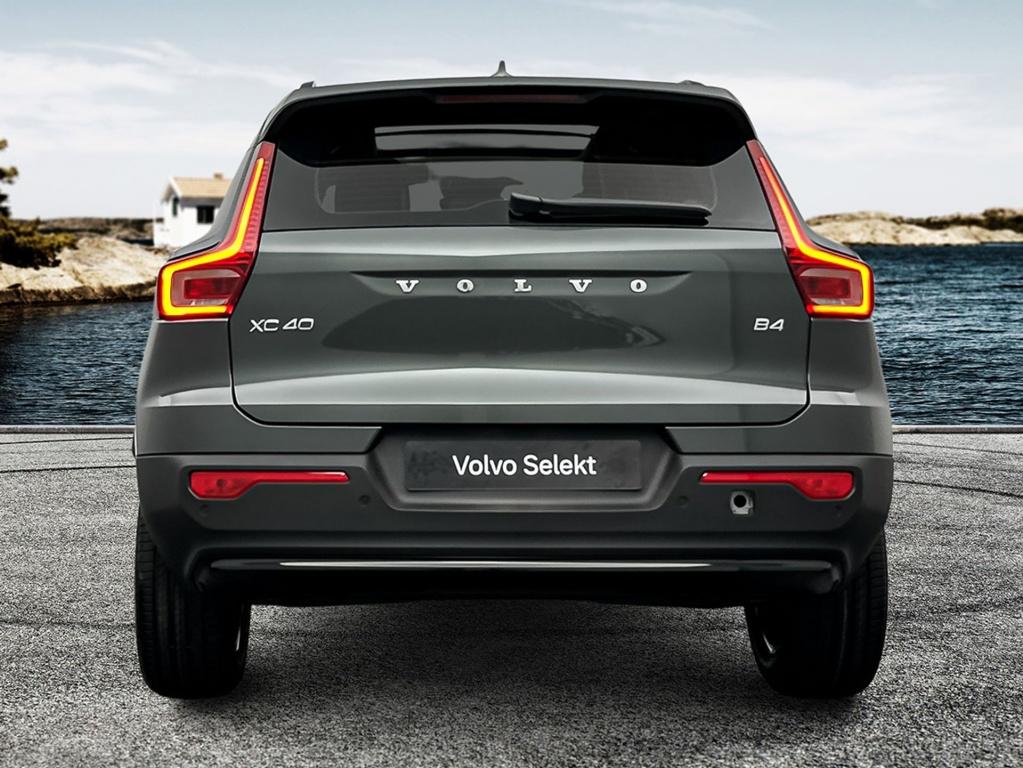 Volvo XC40 b4 gt plus dark pano