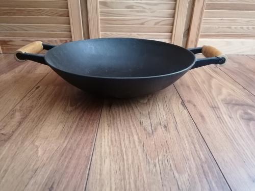 Gietijzeren wok