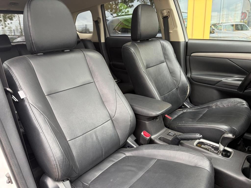 Mitsubishi Outlander 2.0 instyle | 7 peroons | trekhaak