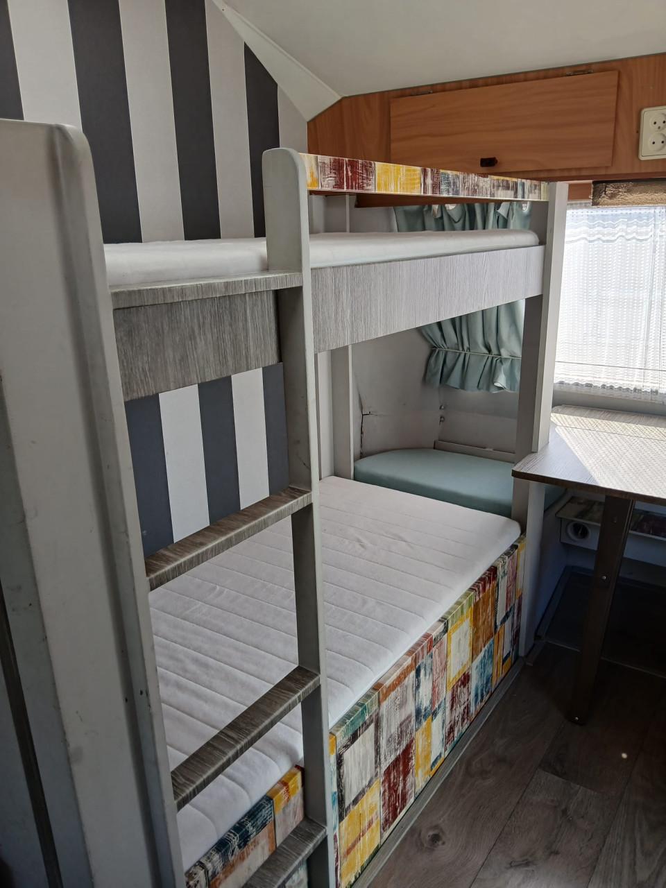 Vintage caravan Avento 395 T Luxe met stapelbed en voortent