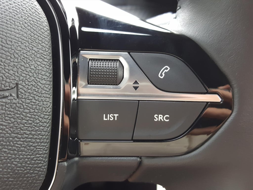 Peugeot 2008 1.2 puretech 100pk allure | navigatie | bluetooth | applecarpl
