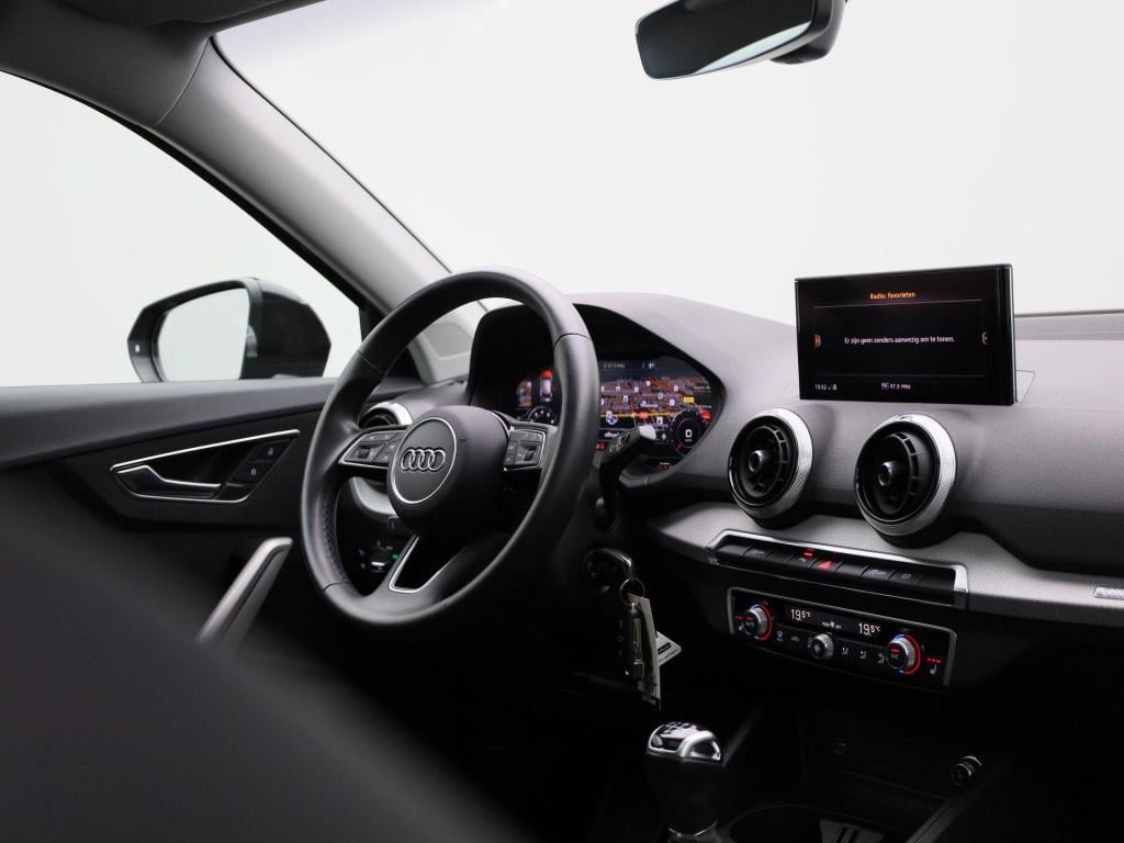 Audi Q2 35 tfsi pro line | panoramadak | stoelverwarming | leder | camera |