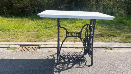 Binnen of buiten tafeltje balkontafel op singer