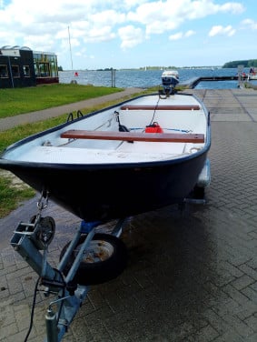 Stalen sloep/vlet