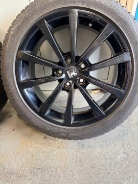 17 inch velgen met winterbanden.