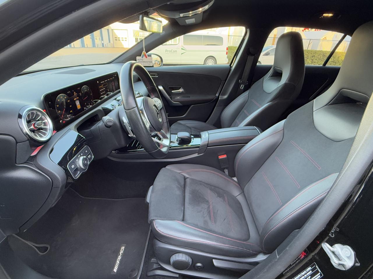 Mercedes-Benz A-klasse - 180 d AMG | Widescreen | Camera | Sfeer | Carplay