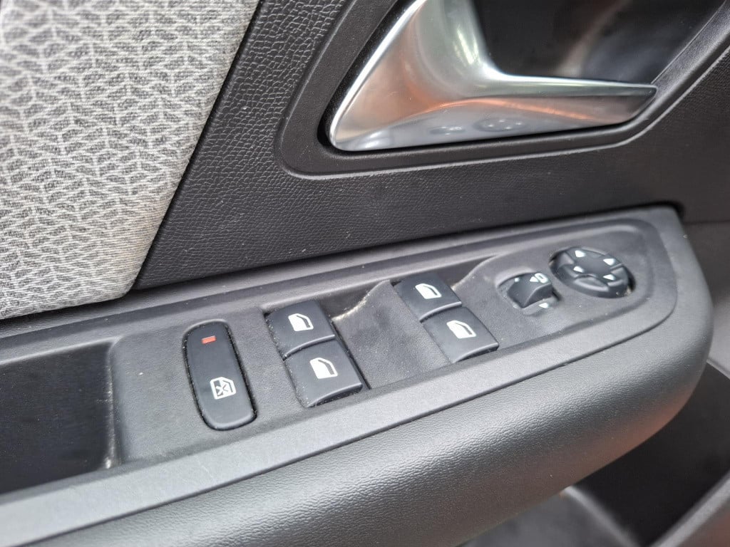 Citroen C4 130 eat8 automaat shine clima/lmv/nav/cam