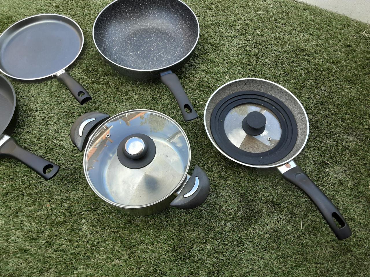 6 pannen te koop