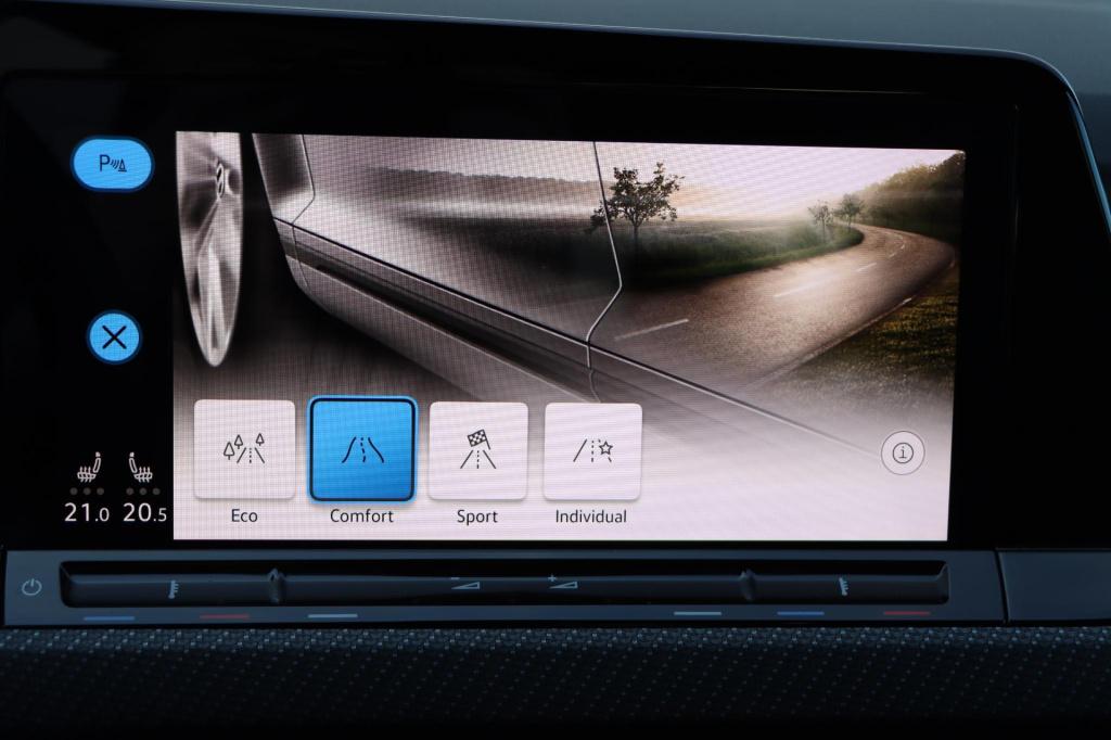 Volkswagen Golf 1.5 etsi r-line 150pk dsg7