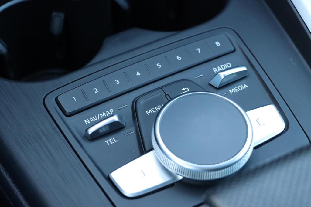 Audi A4 avant 40 tfsi sport s line 190pk s tronic trekhaak | pano | navi